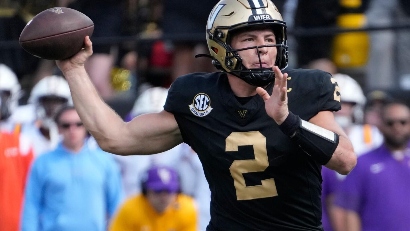 AP Top 25: No. 2 Miami, No. 10 shuffle in store after loss |AP News