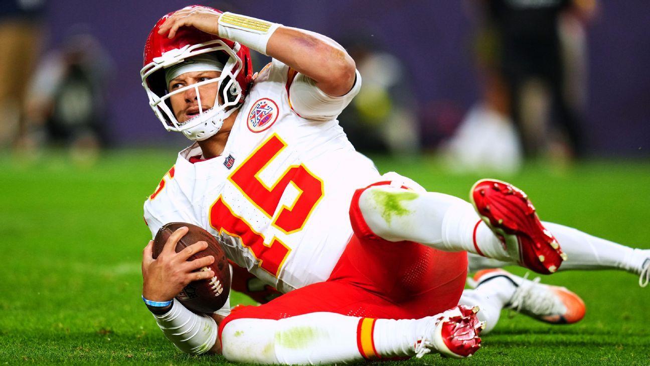 Could the chiefs miss the playoffs?What is wrong in week 11-